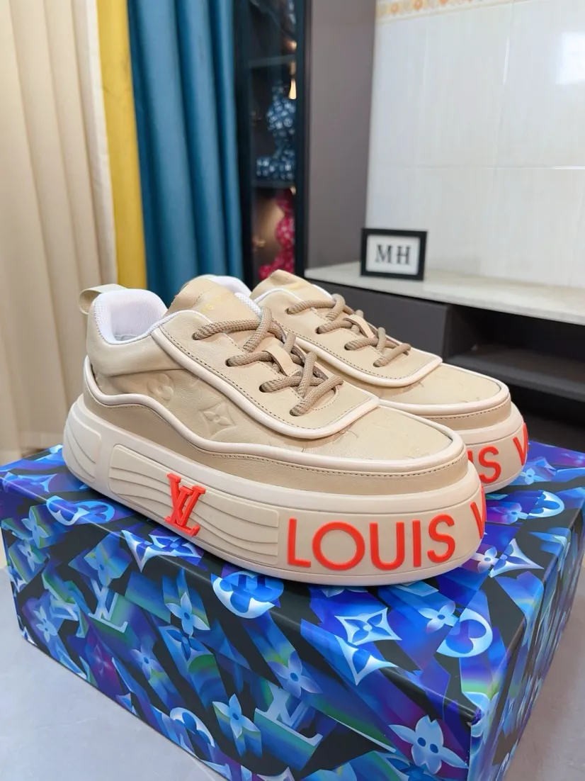 Men's men's shoes 💰560🌸🌸 LV style is novel and fashionable, the upper is made of imported cowhide + LV special materials! Super trendy design! It’s eye-catching! The leather is soft, delicate, shiny and translucent, showing the ultimate in pure handcraftsmanship, and the mesh is soft, comfortable and breathable! Size: 39-44 (38 45 customized)